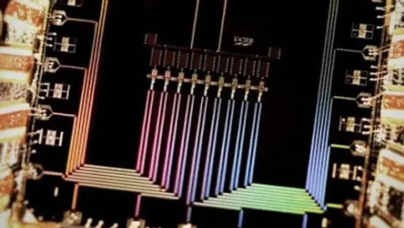 Компания Google пророчит появление полноценных квантовых компьютеров, способных к самообучению, в течение следующих десяти лет