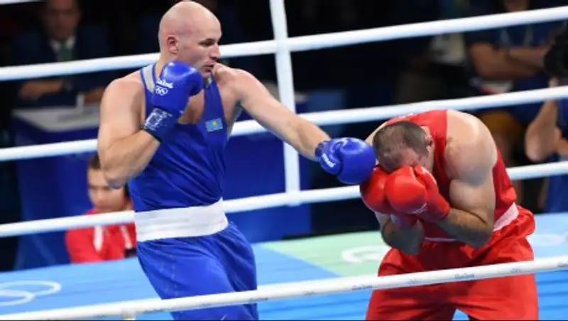 Иван Дычко одержал досрочную победу над азербайджанским боксером