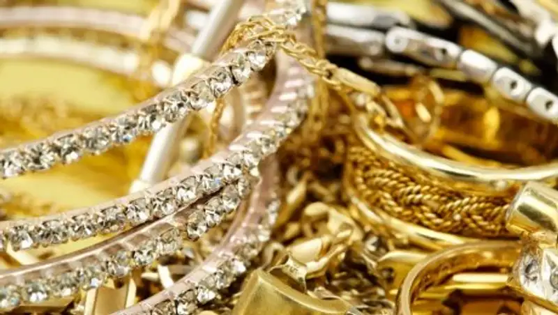 В алматинском аэропорту изъяли крупную партию ювелирных украшений