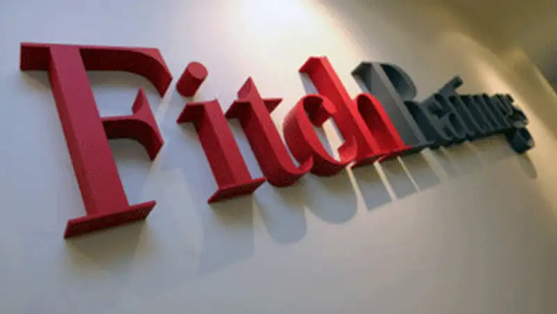 Fitch прогнозирует ослабление тенге