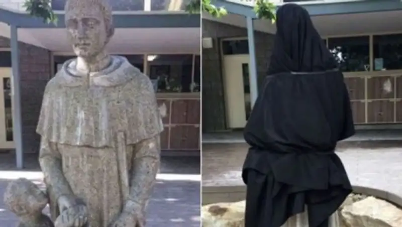 Двусмысленную статую святого накрыли покрывалом и решили переделать