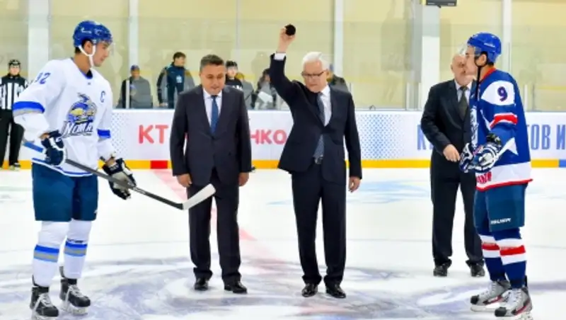Аким СКО Ерик Султанов открыл хоккейный матч