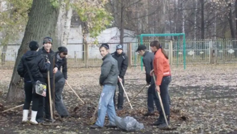 Казахстанских школьников предлагают отправлять в летние строительные лагеря
