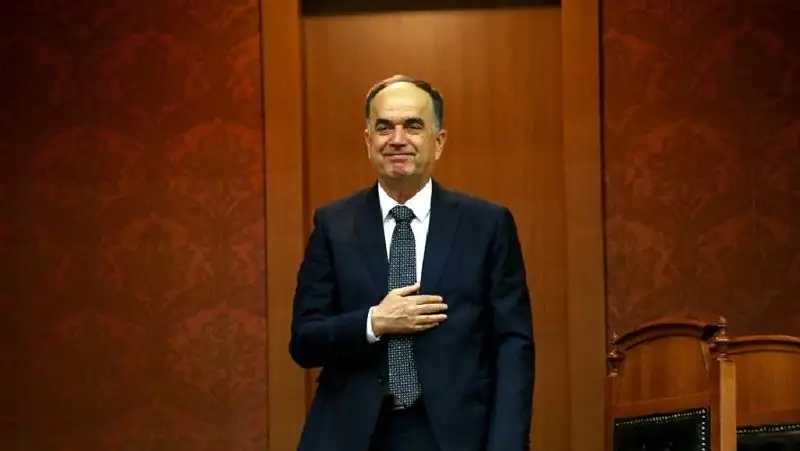 Новым президентом Албании стал начальник Генштаба ВС