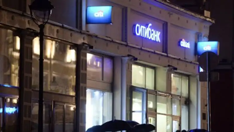 Следователи опрашивают заложников, освобожденных из банка в Москве