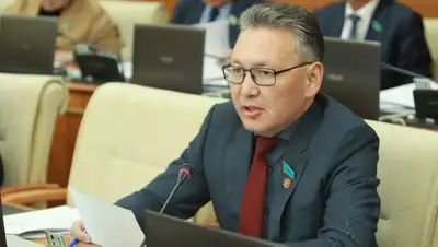 Ерлан Смайлов, депутат , фото - Новости Zakon.kz от 01.09.2022 17:41