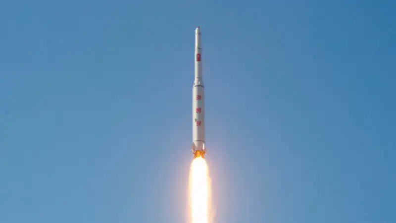 Северная Корея запустила ракету в сторону Японии