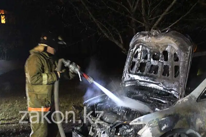 Сегодня ранним утром в Алматы сгорела Тойота Венза (фото) Сегодня ранним утром в Алматы сгорела Тойота Венза (фото), фото - Новости Zakon.kz от 06.11.2013 22:52