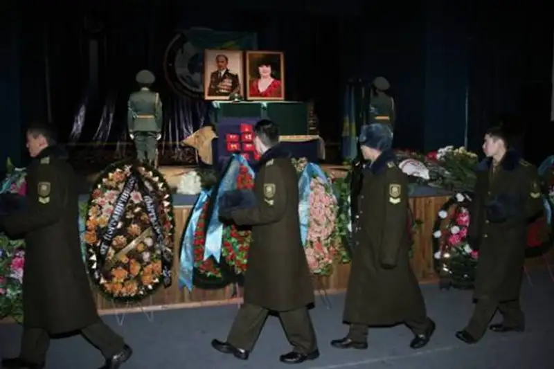 В Алматы простились с директором погранслужбы КНБ РК Стамбековым (фото), фото - Новости Zakon.kz от 03.01.2013 17:52