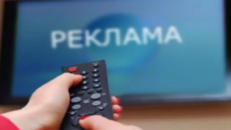 Президент РК подписал закон, предусматривающий сокращение рекламы