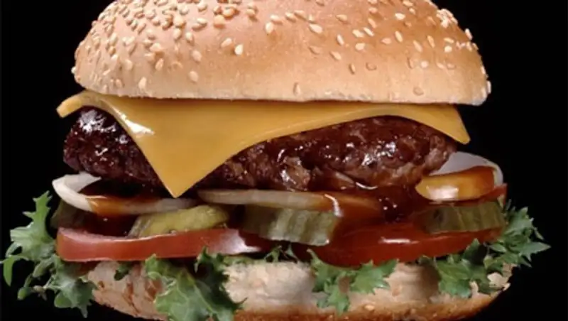 Пьяная американка попыталась обуться в чизбургер, фото - Новости Zakon.kz от 12.11.2013 21:46