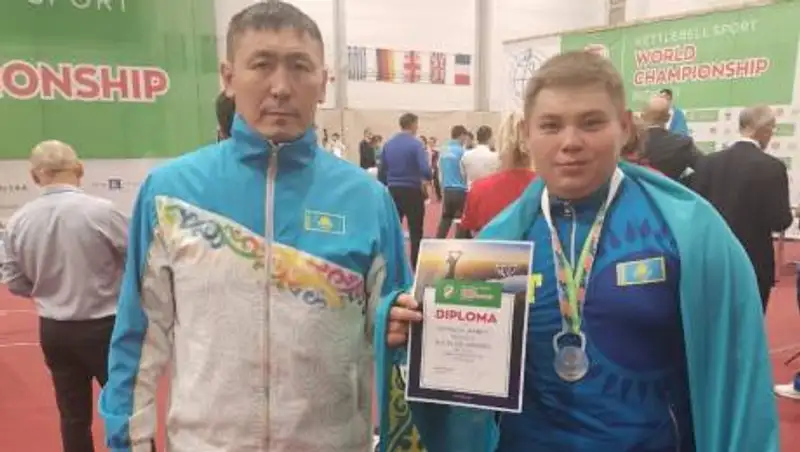 Казахстанский гиревик завоевал "серебро" на чемпионате мира