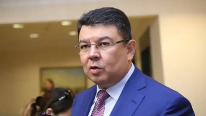 Назарбаев снял выговор с Бозумбаева