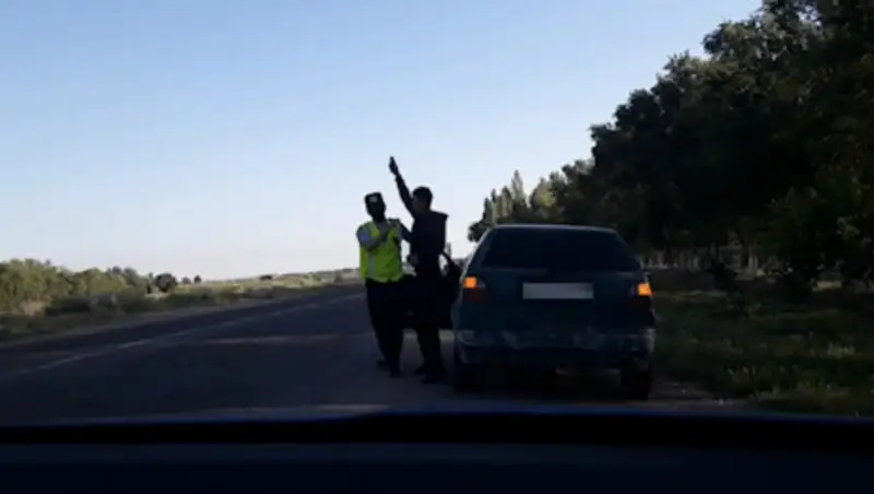 На 15 суток арестовали пьяного водителя, оказавшего сопротивление полиции Тараза