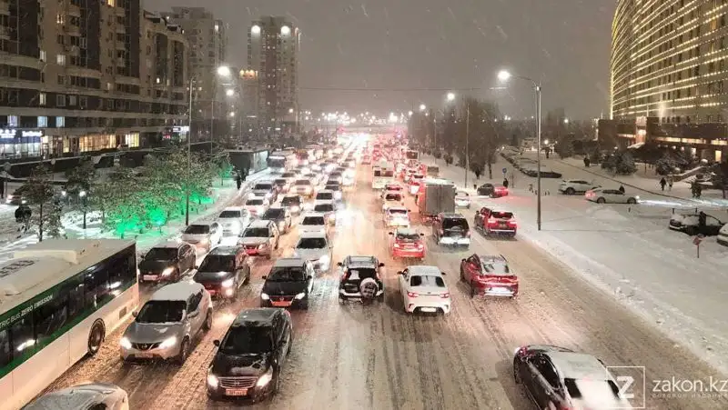В связи с непогодой выезд из Нур-Султана ограничили в четырех направлениях