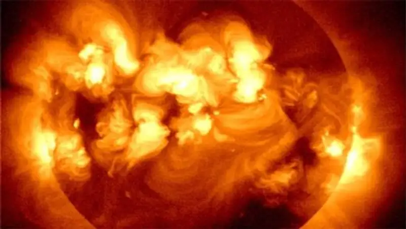 Гигантская вспышка на Солнце угрожает Земле