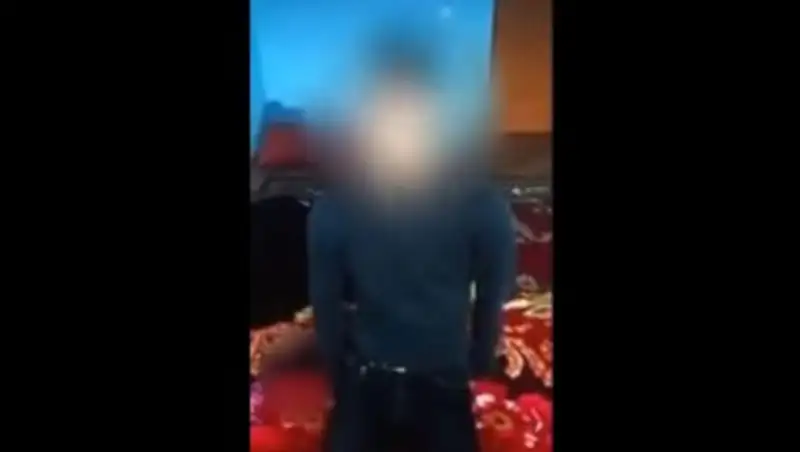 Студенты шымкентского колледжа сняли жестокое избиение парня за кражу денег