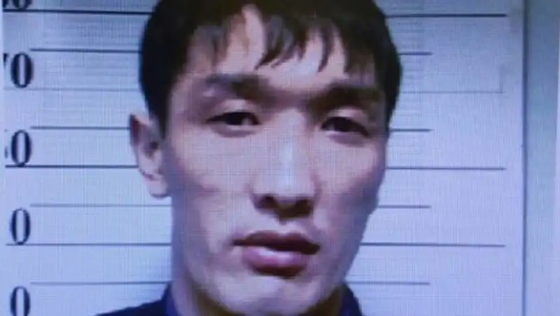 В Астане грабитель в полицейской форме обворовывал иностранцев