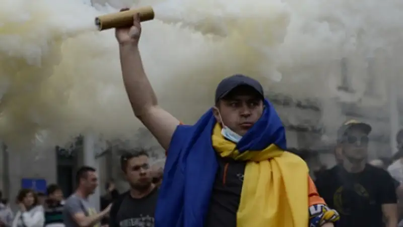 В Киеве болельщики «Днепра» подрались с фанатами французского клуба