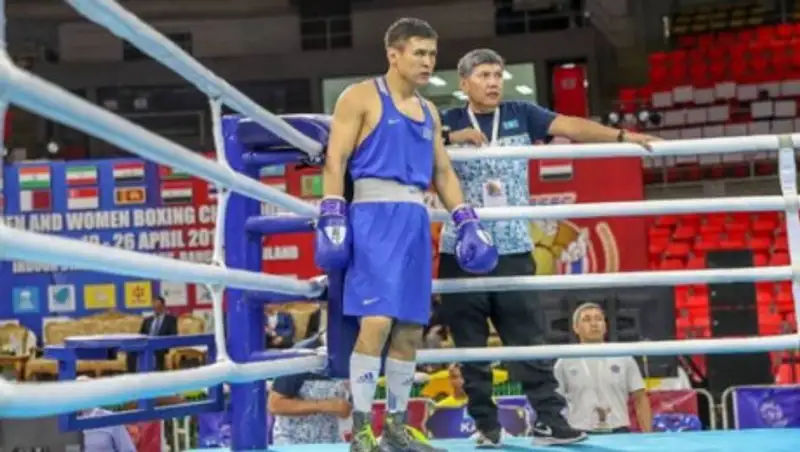 Казахстанский боксер Кулахмет победил американца на чемпионате мира