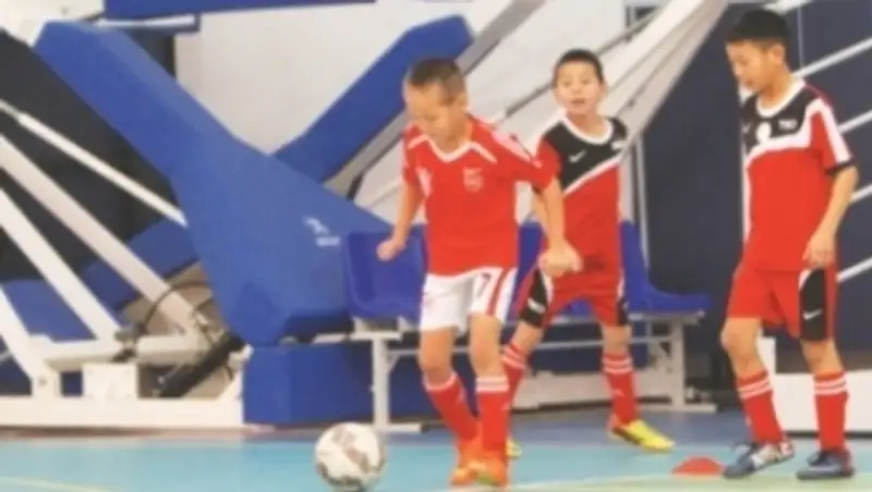 Актюбинских детей учат играть в футбол по немецкой методике