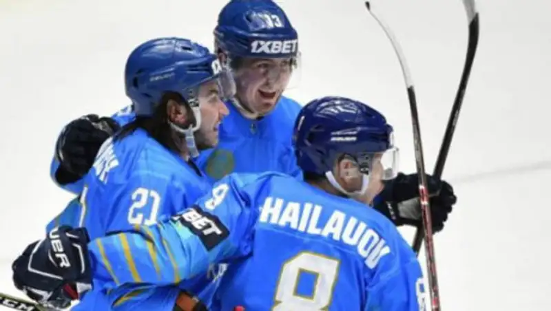 Сборная Казахстана победила Беларусь на ЧМ по хоккею