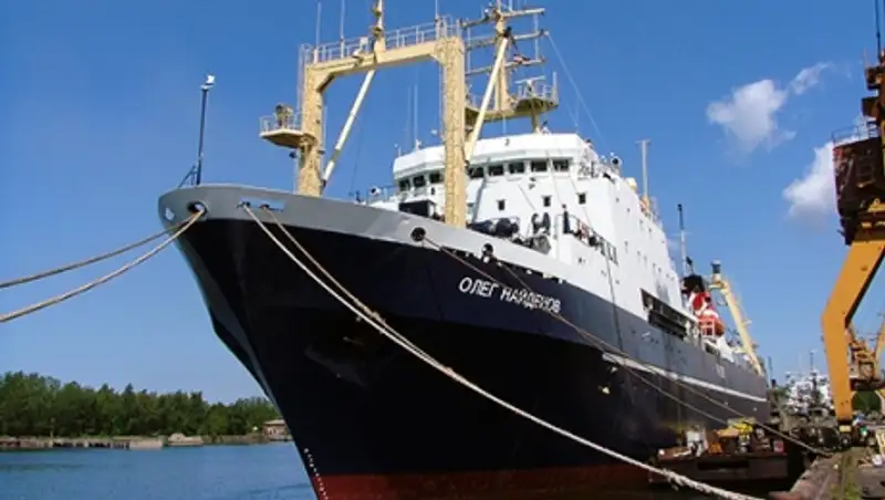 Российский траулер «Олег Найденов» загорелся в порту канарского острова