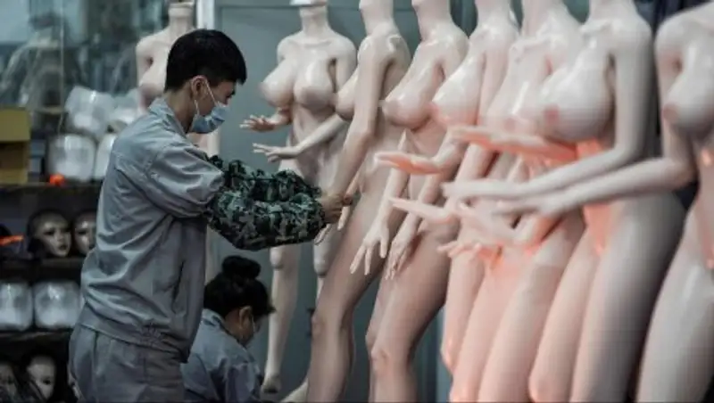 «Кукольный домик»: экскурсия на фабрику, где производят секс-роботов