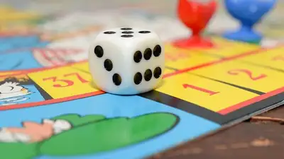 Школьница создала настольную игру по мотивам книги "Путь Абая" , фото - Новости Zakon.kz от 29.04.2023 06:40