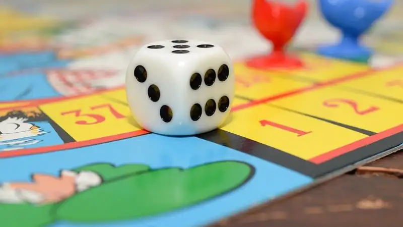 Школьница создала настольную игру по мотивам книги "Путь Абая"