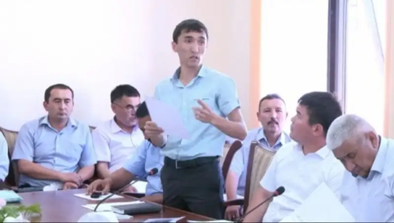 В ЮКО сотни гектаров полей вдоль автотрасс не защищены от пожаров