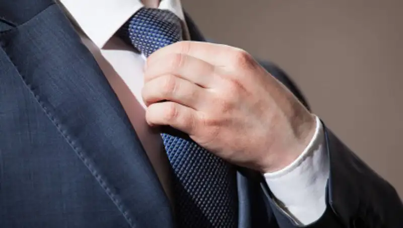 Госслужащим нельзя носить короткие носки и несвежие рубашки