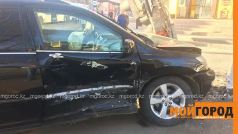 Проехал на красный. Полицейский в Уральске устроил ДТП