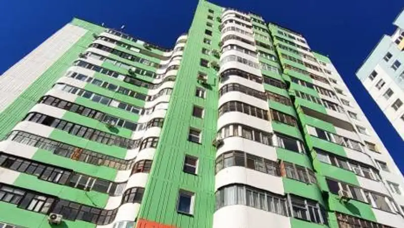 Павлодарец выбросился с балкона 16-го этажа