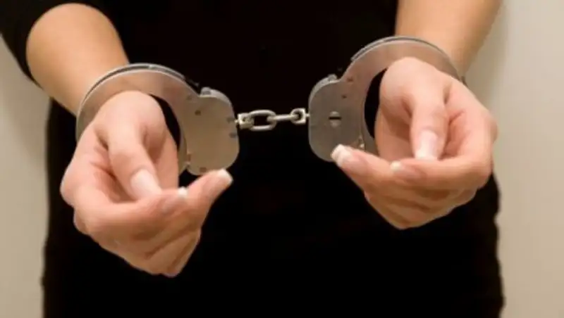 Жительница Астаны уличена в краже ювелирных изделий из бутика