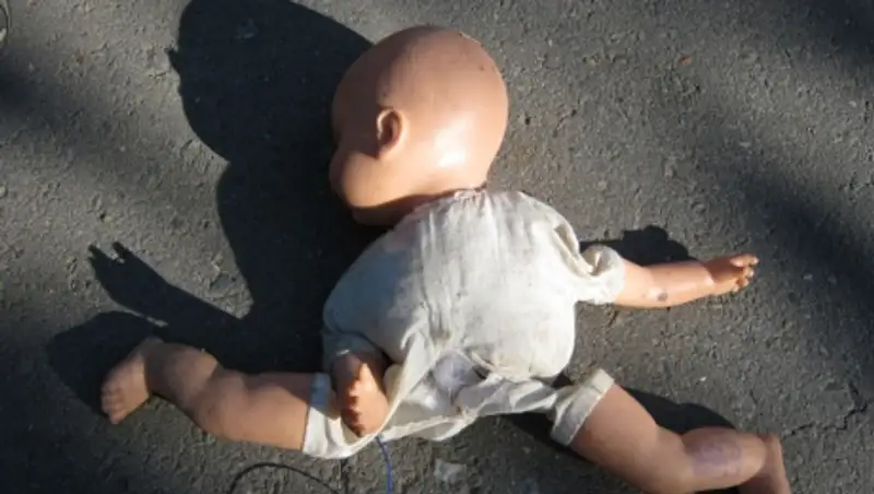 В Усть-Каменогорске беременная бездомная вызвала аборт и выбросила плод в кусты