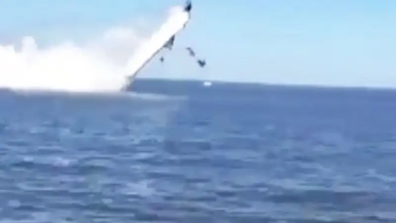 В США скоростной катер устроил смертельное сальто: видео