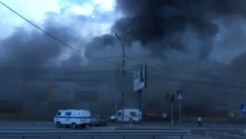 В Иркутске сгорел крупный торговый центр