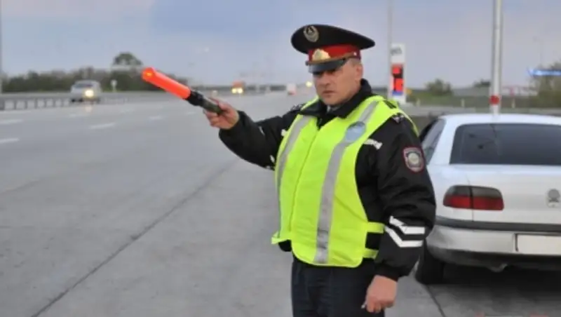 Казахстанских водителей будут штрафовать за фары-стробоскопы