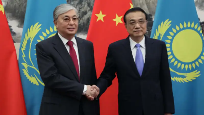 Касым-Жомарт Токаев встретился с Ли Кэцяном