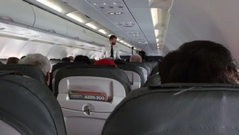 Самолет, летевший в Тунис, вернулся в «Шереметьево» из-за плохого самочувствия пассажира