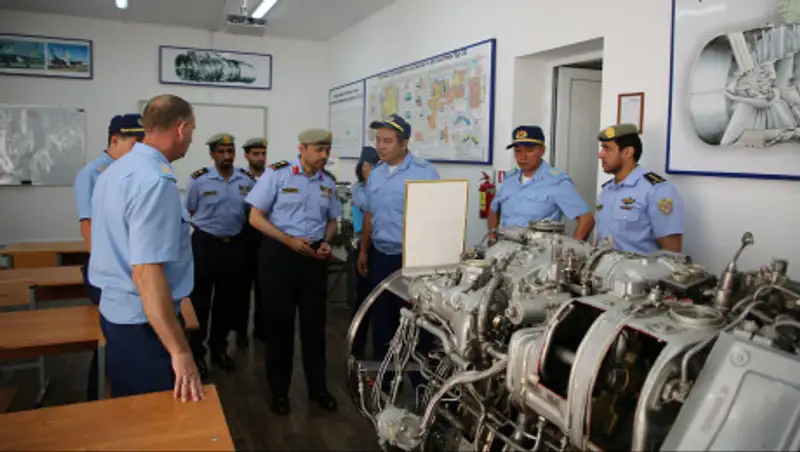 Летчики из ОАЭ посетили Военный институт Сил воздушной обороны