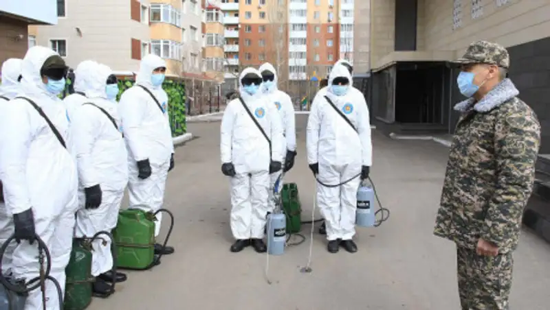 Ермекбаев проверил, как проводится дезинфекция в Нур-Султане