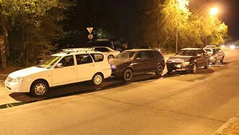 4 машины столкнулись в Алматы, есть пострадавшие