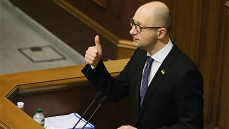 Яценюк пообещал остаться в новогоднюю ночь в Раде