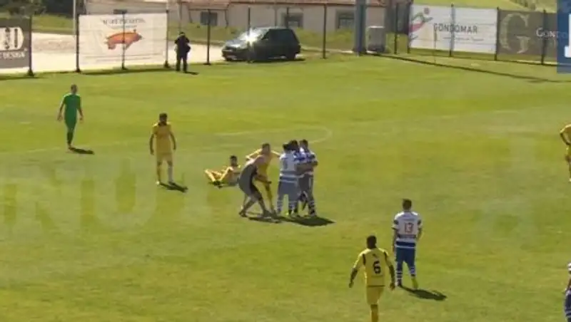 Португальский футболист отправил судью в нокаут ударом ноги в голову