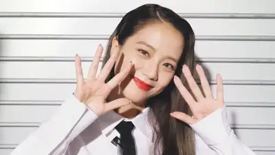 названа самая красивая женщина в мире модель Ким Джису, фото - Новости Zakon.kz от 26.07.2022 18:38