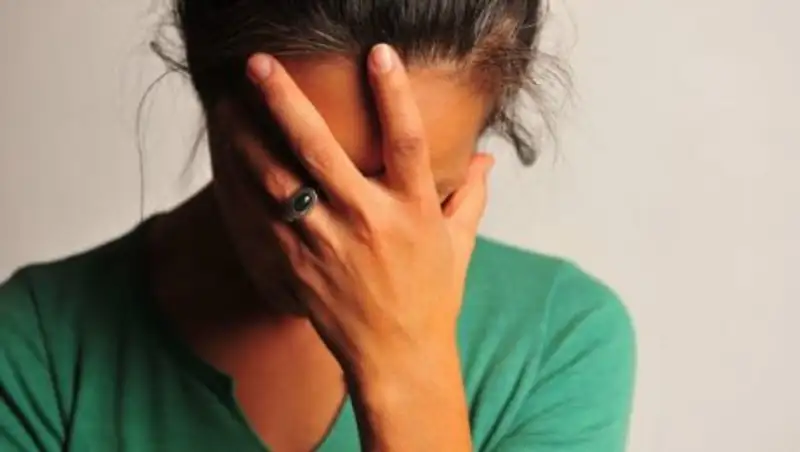 В Костанае женщину, которая расцарапала полицейскому лицо, будут судить