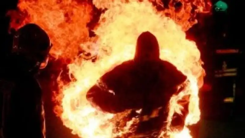 Актюбинец совершил самоподжог у здания РОВД