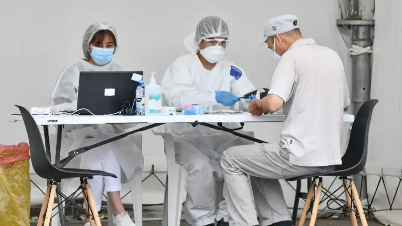 Число заболевших COVID-19 в Казахстане за сутки резко возросло